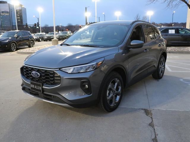 Used 2025 Ford Escape ST-Line Select image 2