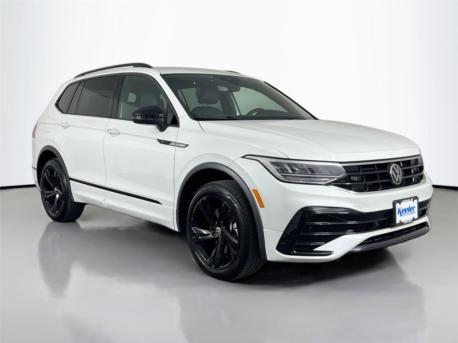 Used 2024 Volkswagen Tiguan SE R-Line AWD/4WD image 8