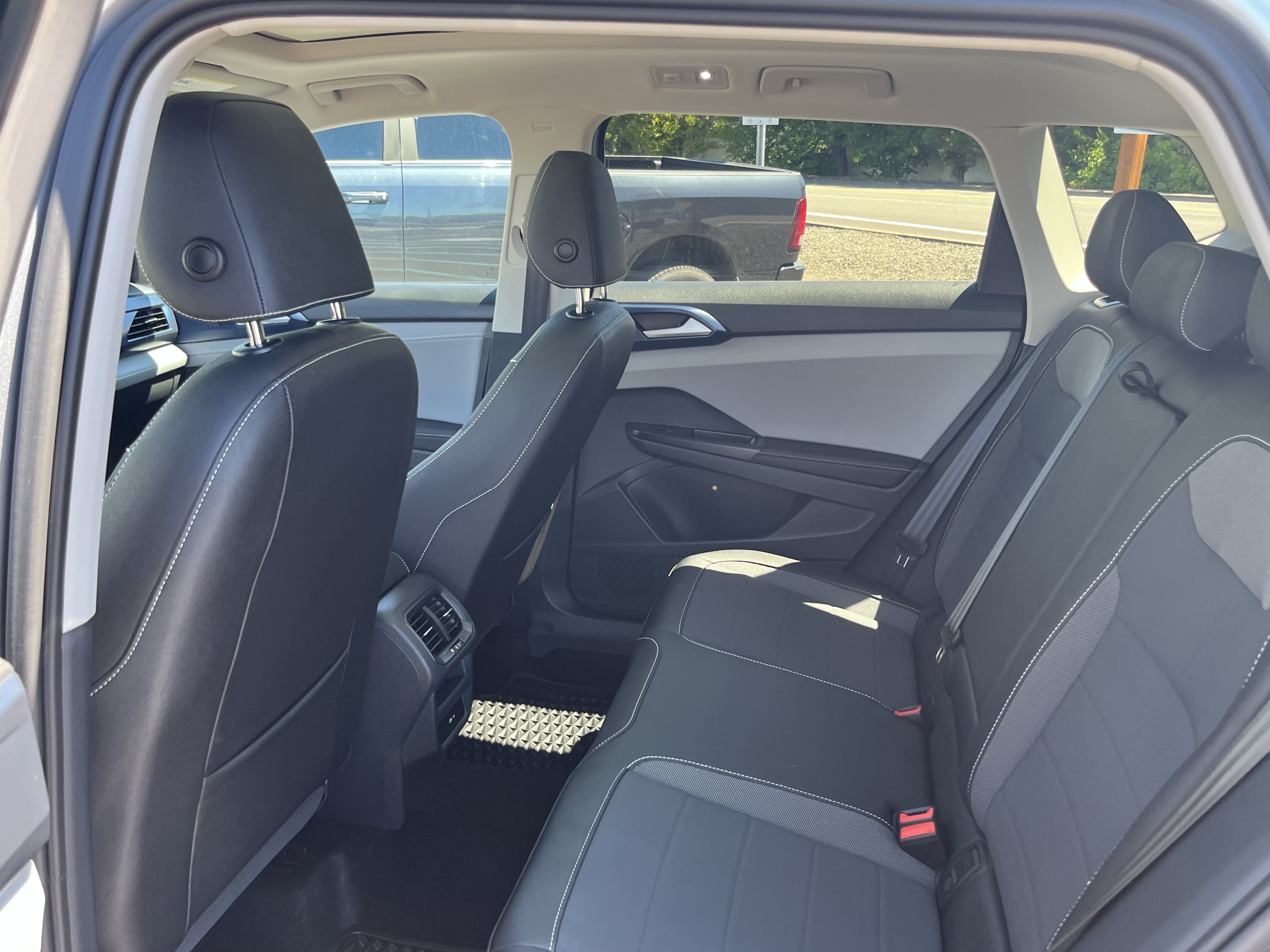 Used 2024 Volkswagen Taos SE w/ Panoramic Sunroof Package AWD/4WD image 13