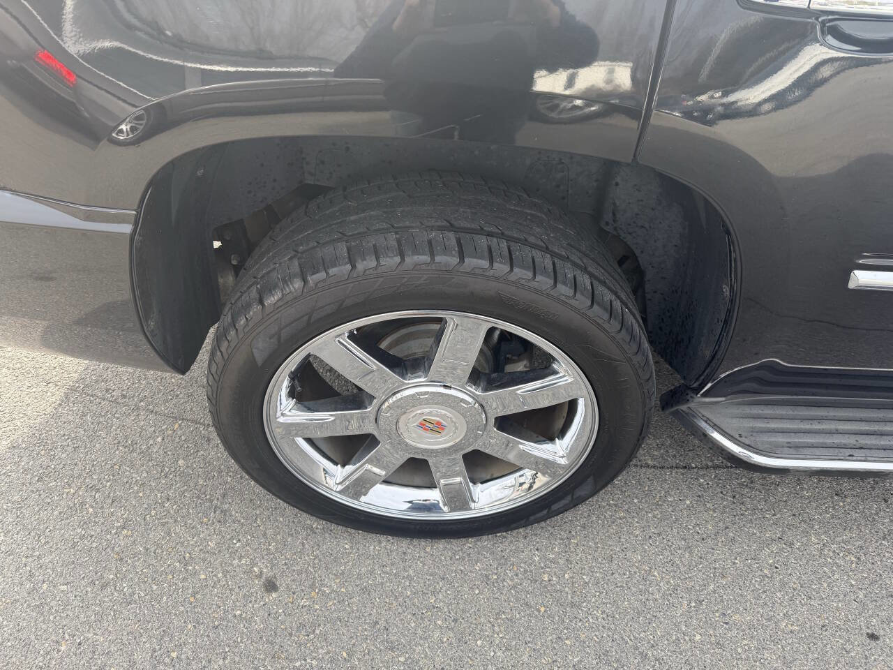 Used 2012 Cadillac Escalade Luxury image 16