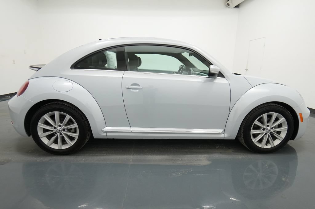 Used 2018 Volkswagen Beetle 2.0T SE FWD image 9