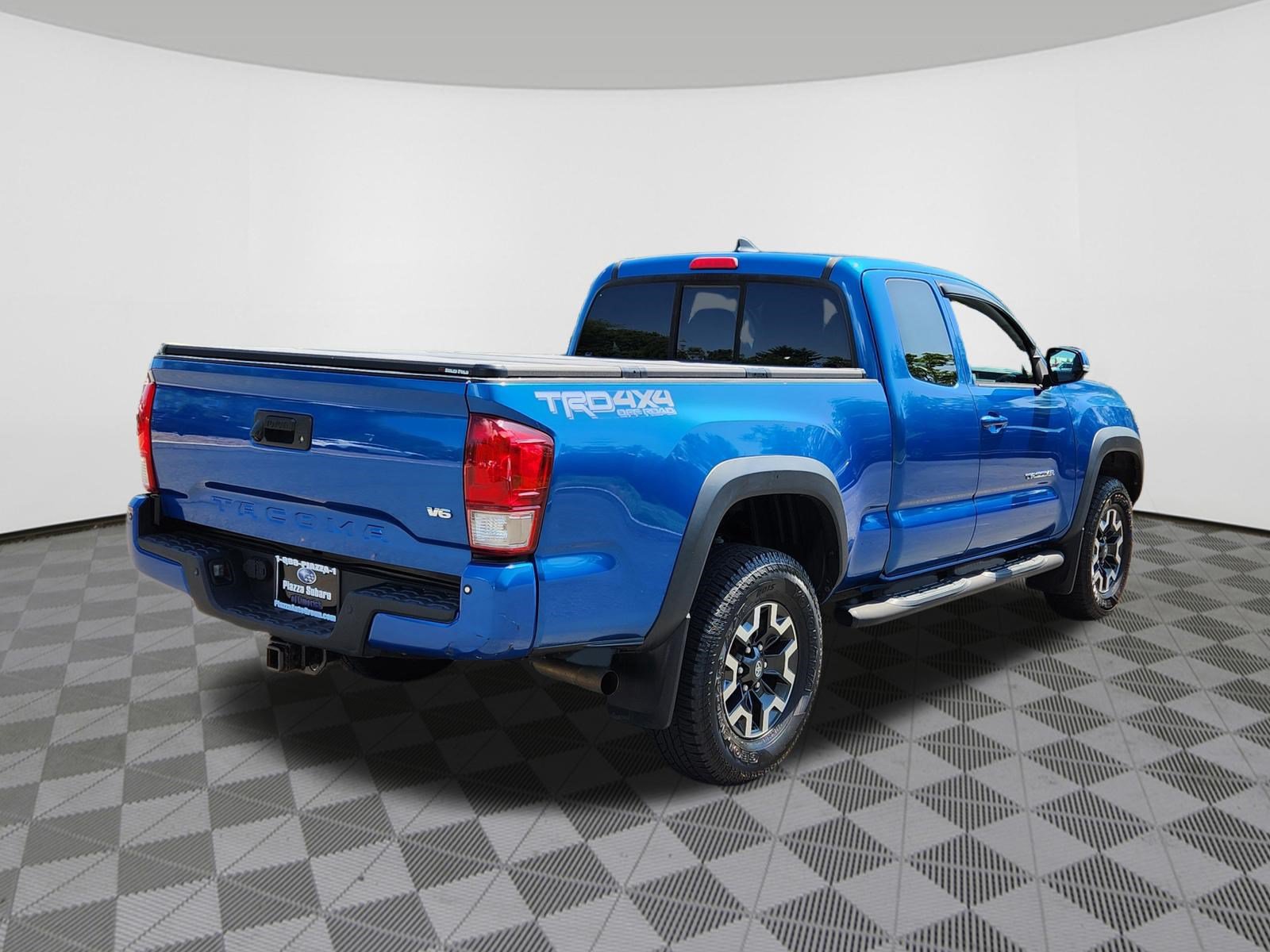 Used 2016 Toyota Tacoma TRD Off-Road w/ Premium & Technology Package AWD/4WD image 4