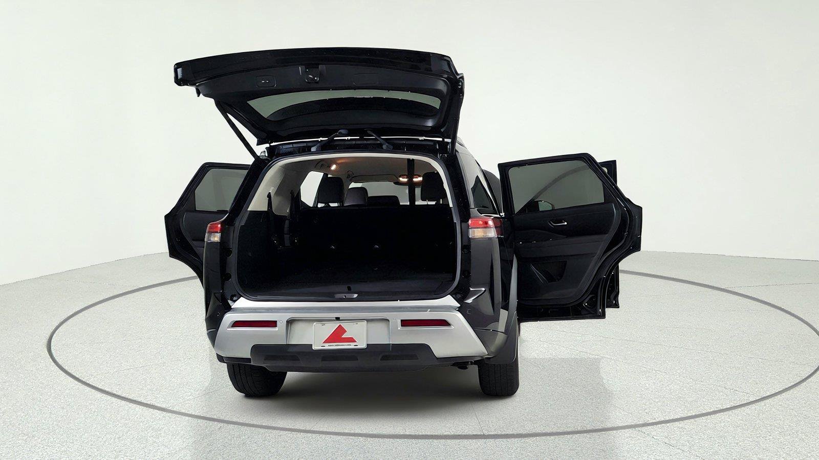 Used 2025 Nissan Pathfinder SL FWD image 13