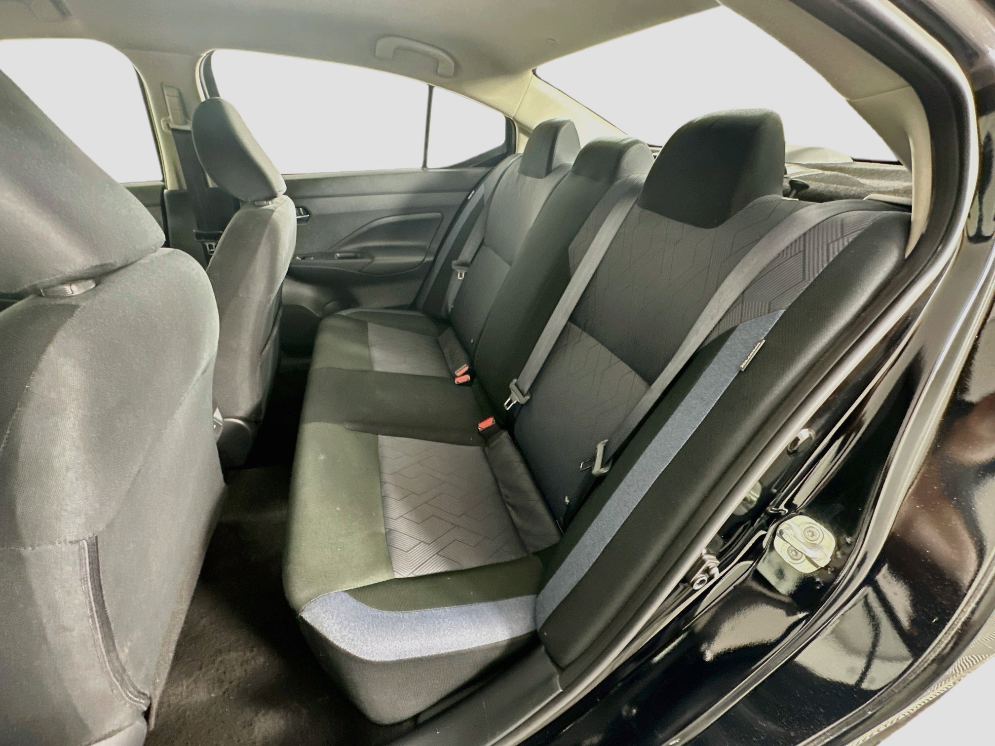 Used 2025 Nissan Versa SV FWD image 27