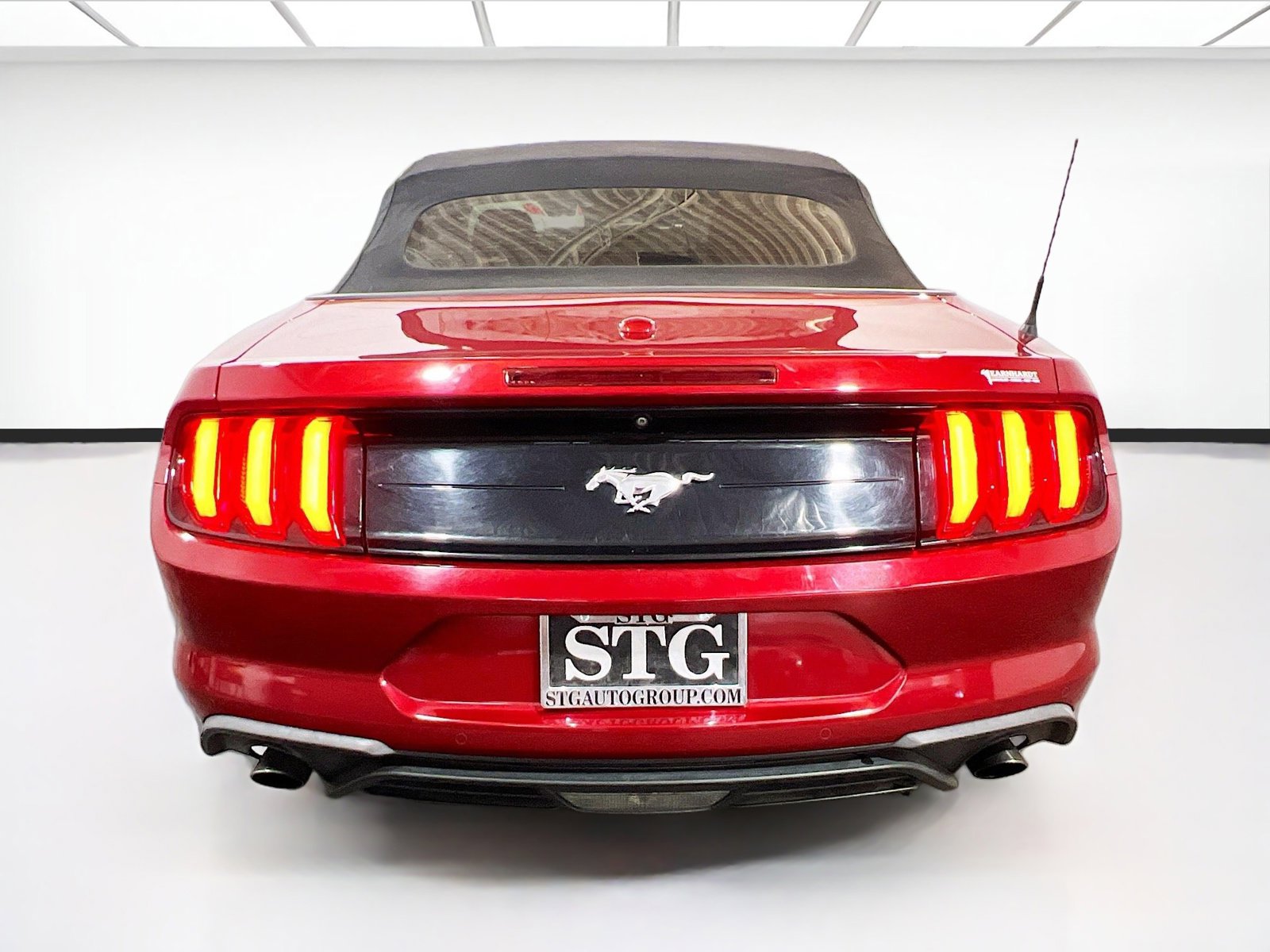 Used 2018 Ford Mustang Premium image 2