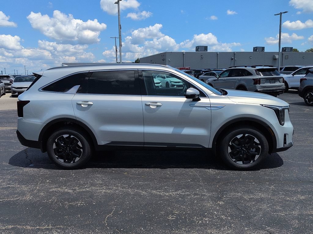 New 2026 Kia Sorento S AWD/4WD image 2