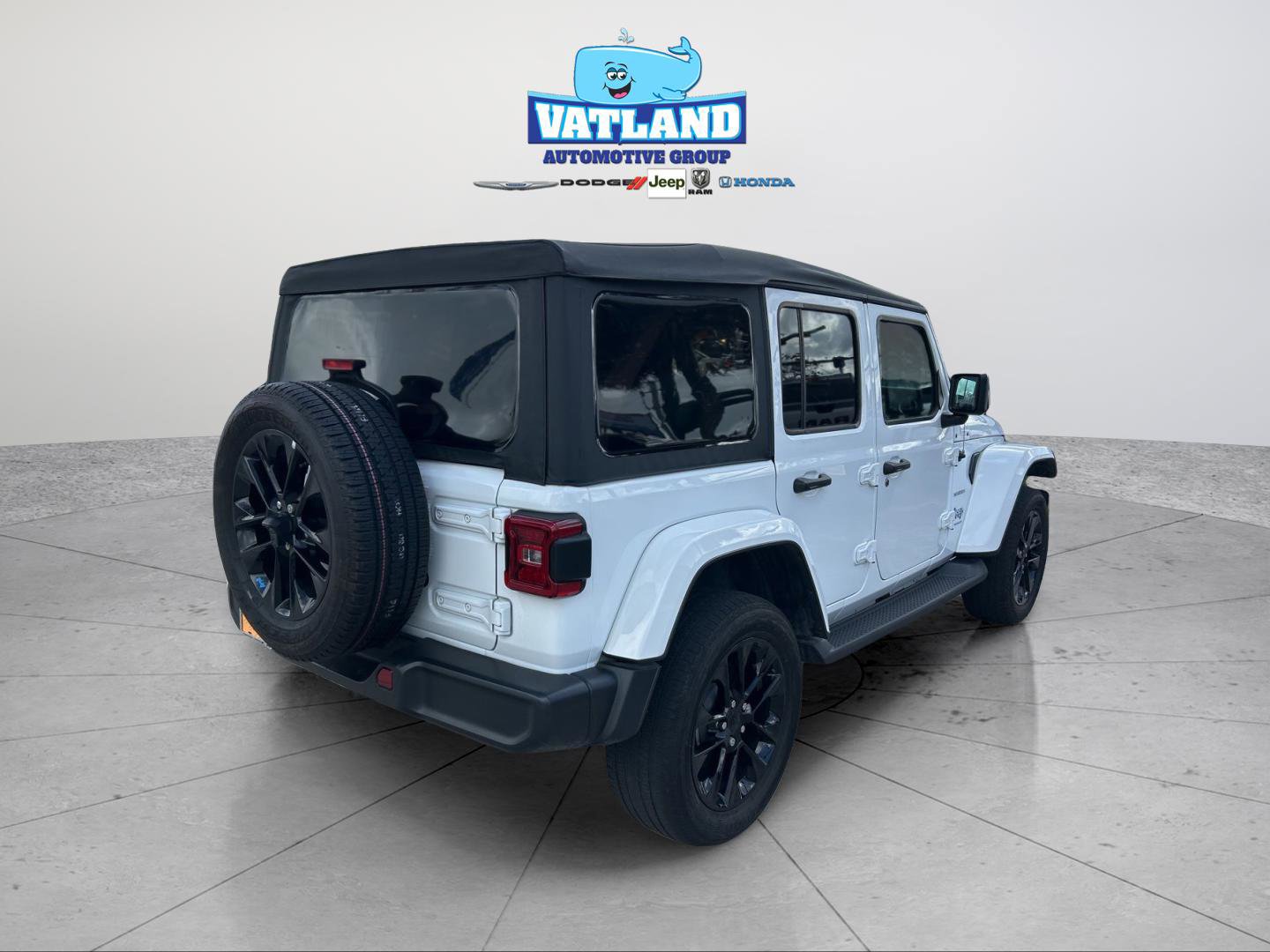 Used 2023 Jeep Wrangler Sahara 4xe w/ Cold Weather Group image 5