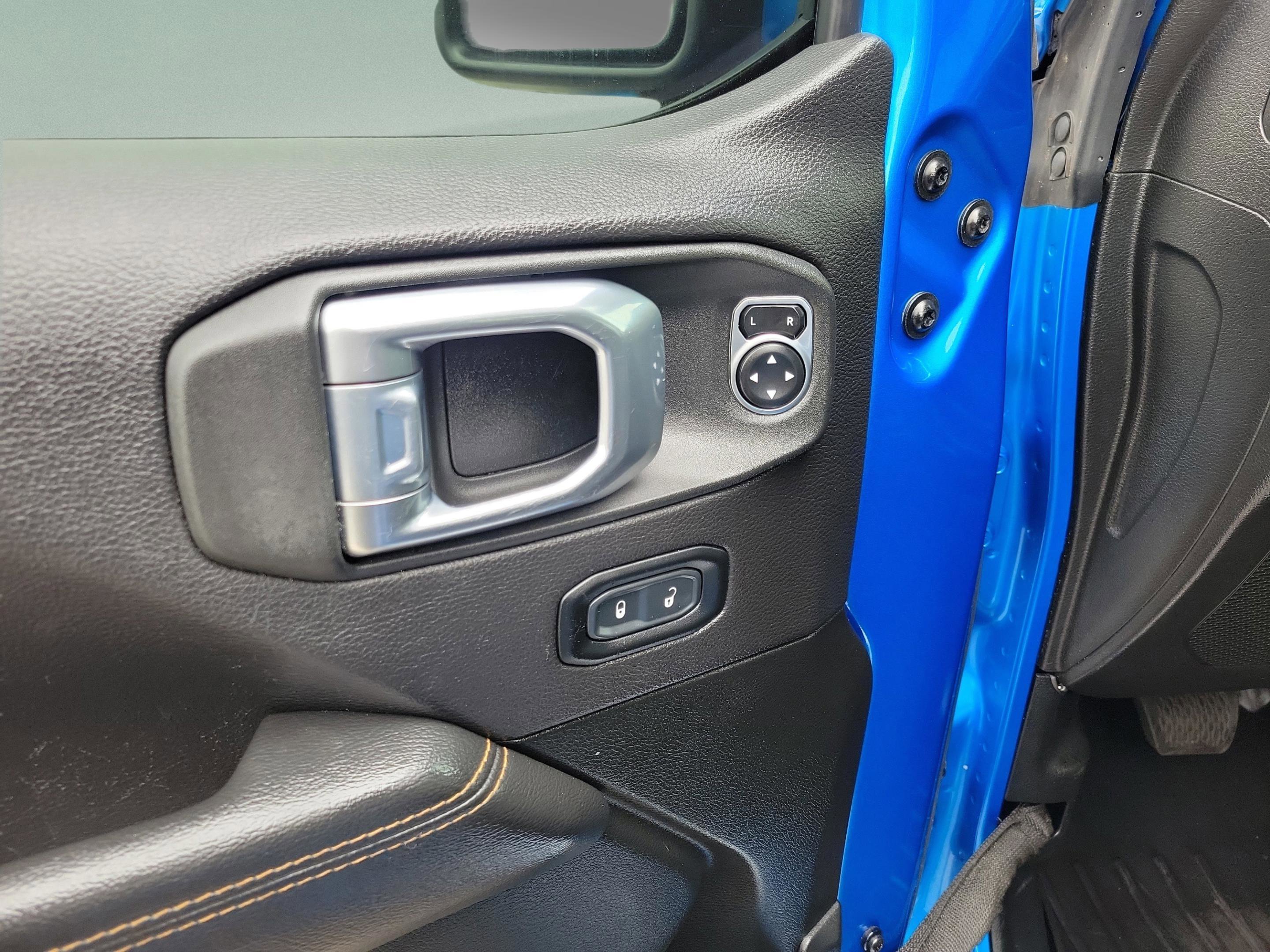 Used 2023 Jeep Gladiator Overland AWD/4WD image 15