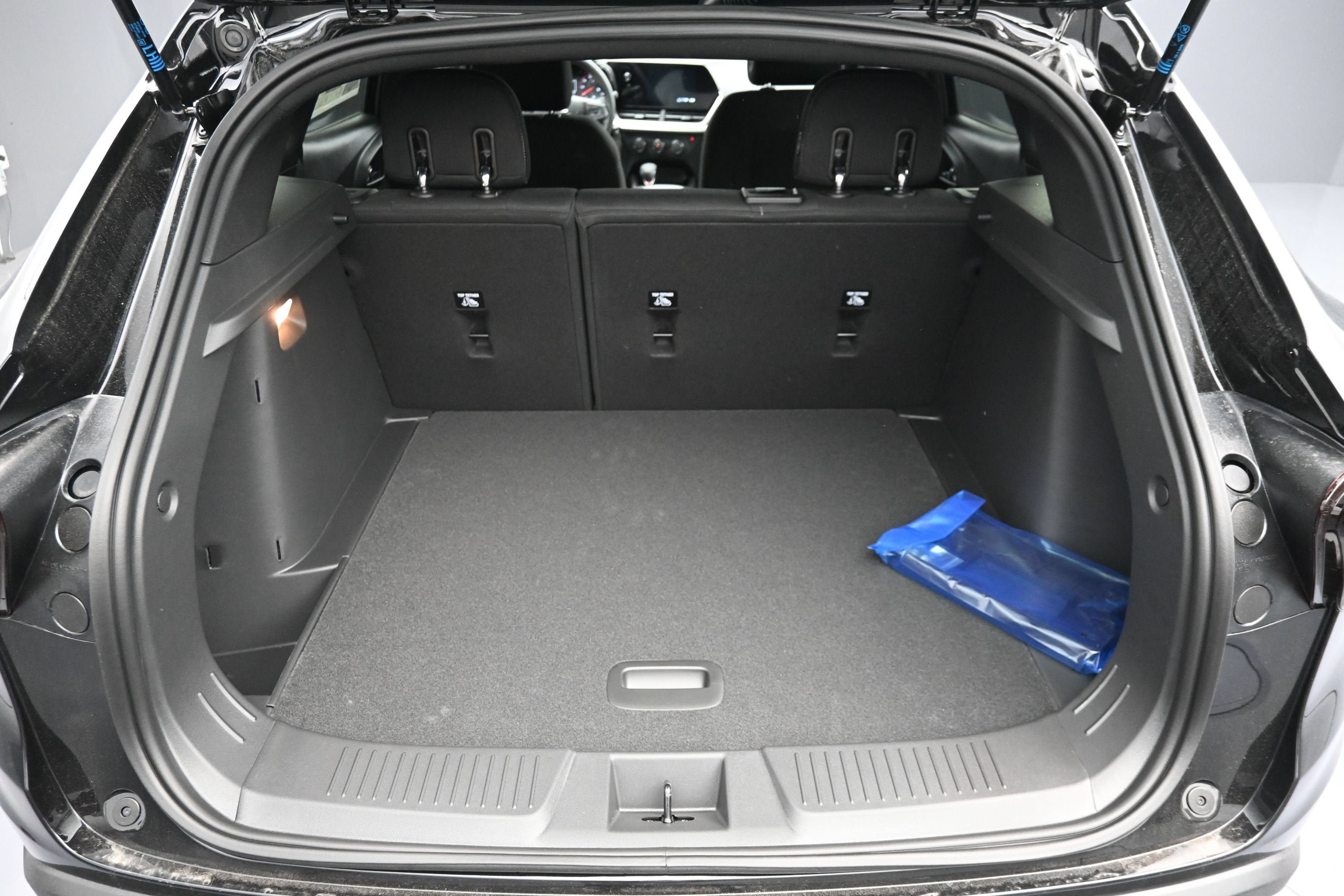 Used 2026 Chevrolet Trax RS w/ Sunroof Package FWD image 24