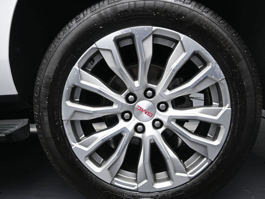 Used 2022 GMC Yukon XL Denali w/ Denali Premium Package image 16