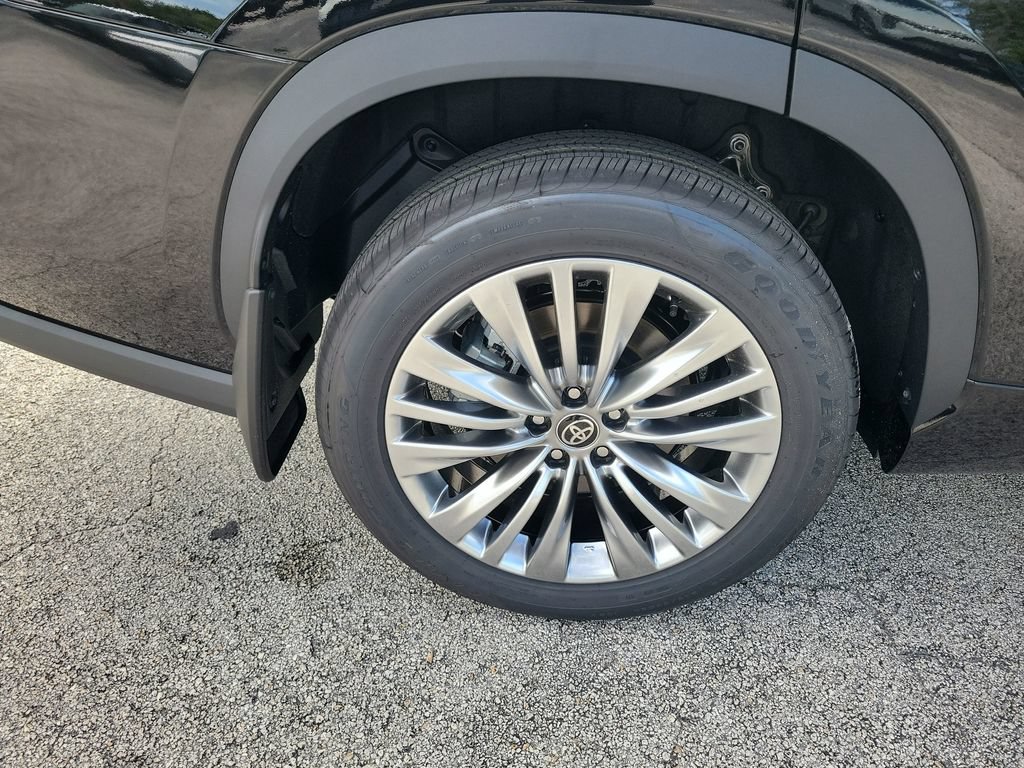 New 2026 Toyota Highlander Platinum AWD/4WD image 30