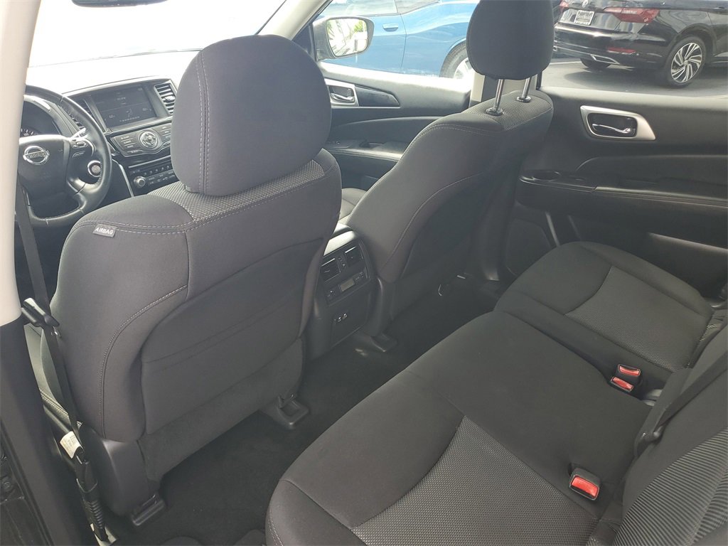 Used 2020 Nissan Pathfinder SV image 11