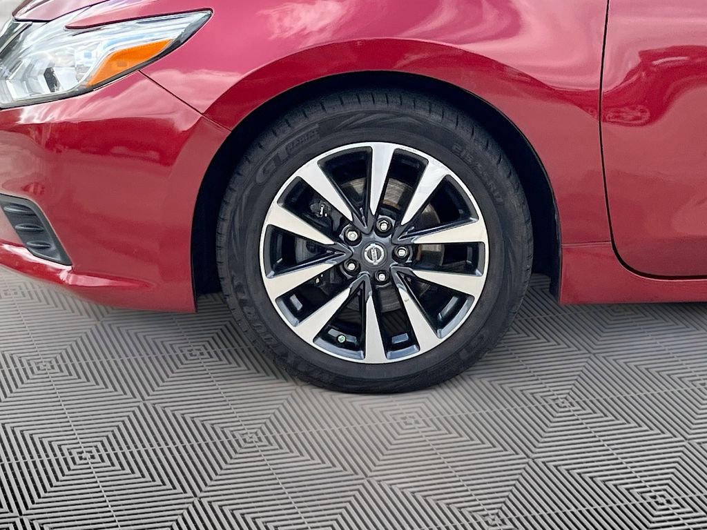 Used 2017 Nissan Altima 2.5 SL w/ Moonroof Package image 10