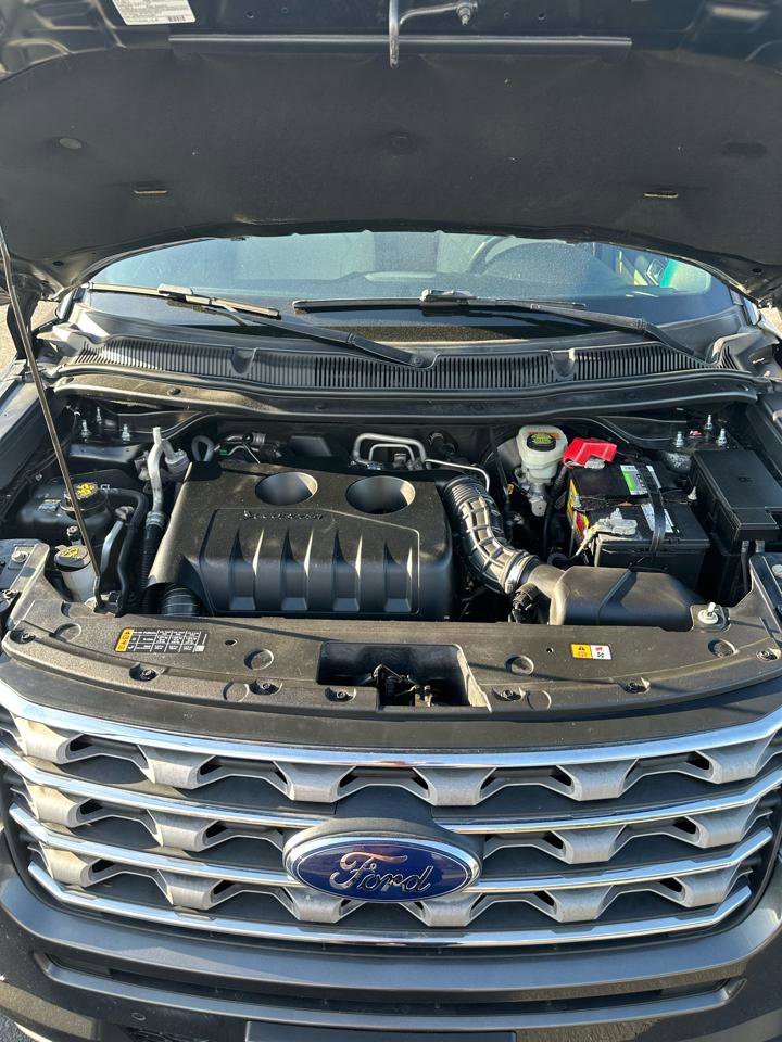 Used 2016 Ford Explorer XLT w/ Equipment Group 202A AWD/4WD image 33