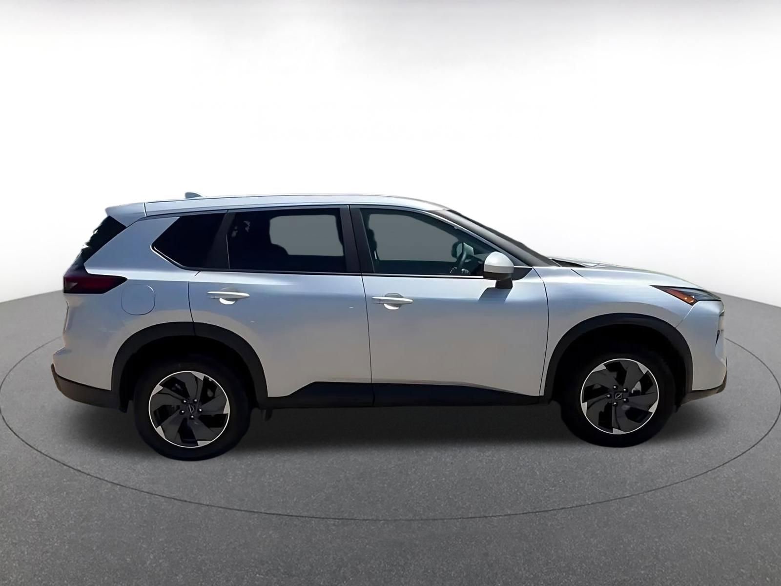 Used 2025 Nissan Rogue SV FWD image 16