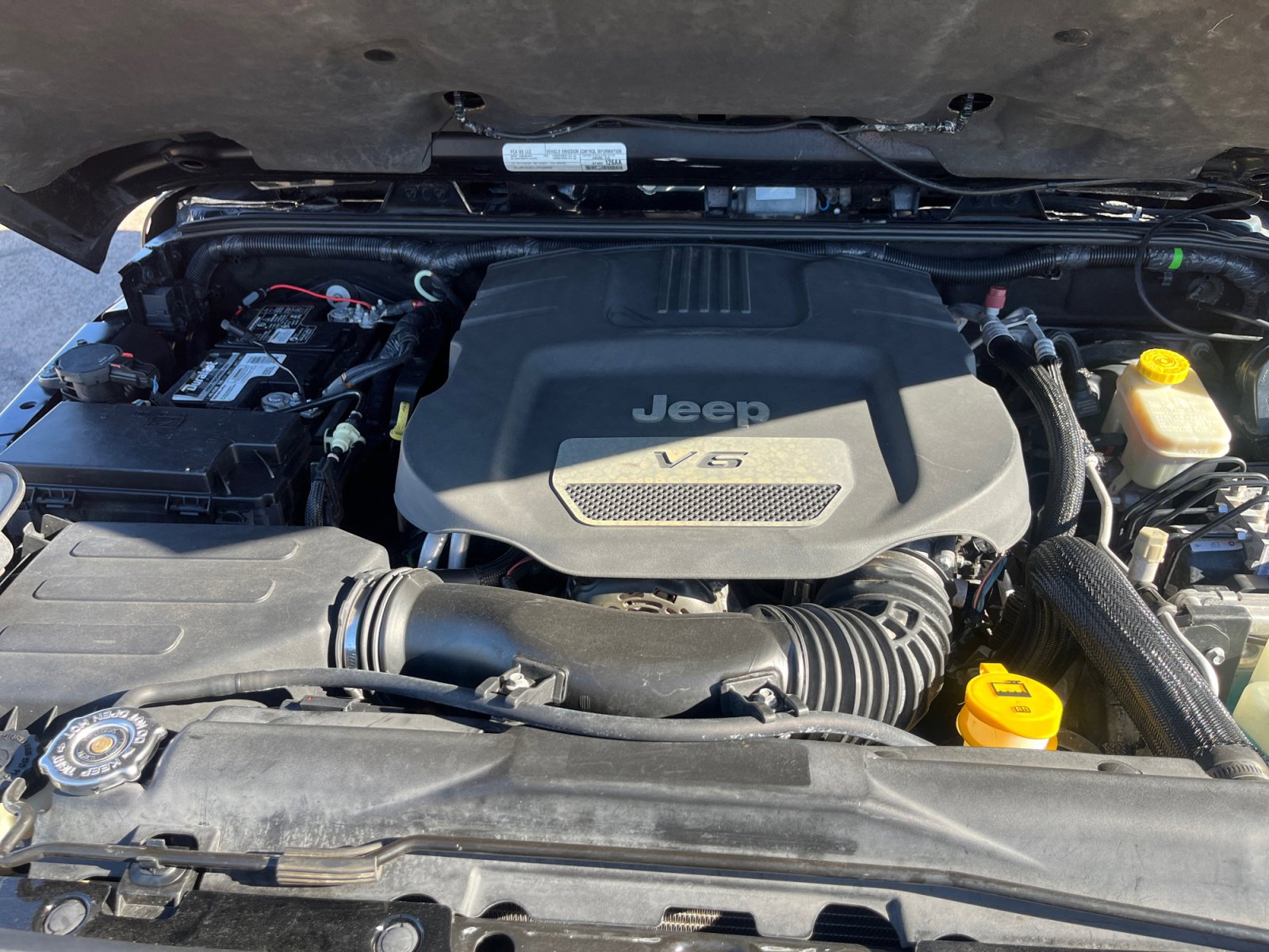 Used 2015 Jeep Wrangler Unlimited Rubicon w/ Connectivity Group image 21