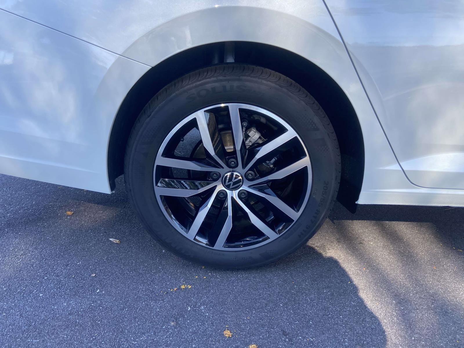 New 2026 Volkswagen Jetta SE FWD image 11