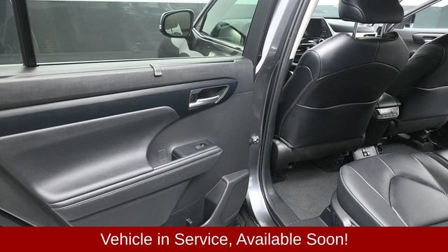 Used 2023 Toyota Highlander XLE AWD/4WD image 22