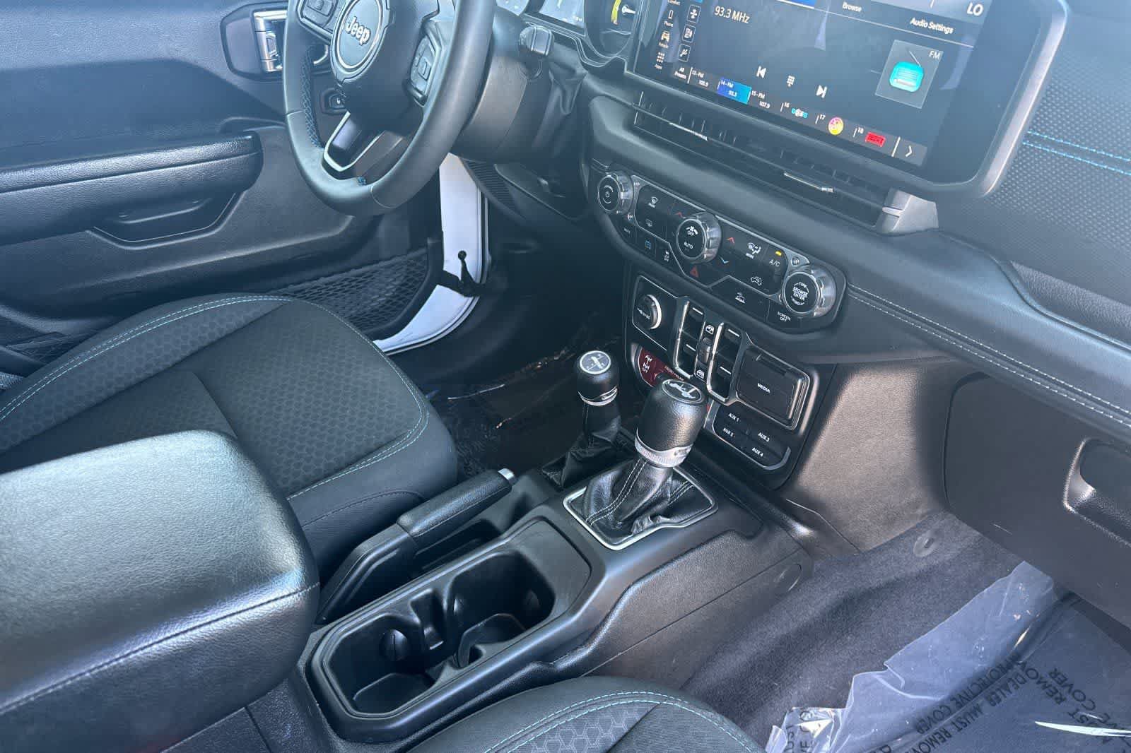 Used 2024 Jeep Wrangler Unlimited Rubicon 4xe AWD/4WD image 17