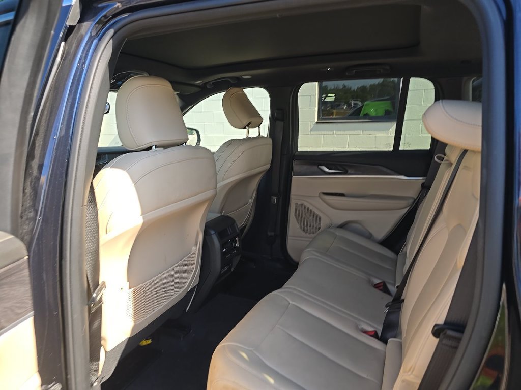 Used 2023 Jeep Grand Cherokee Limited AWD/4WD image 6