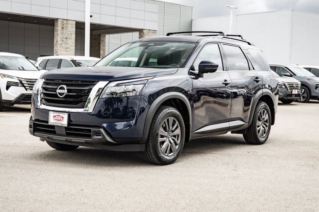 Used 2025 Nissan Pathfinder SV image 9
