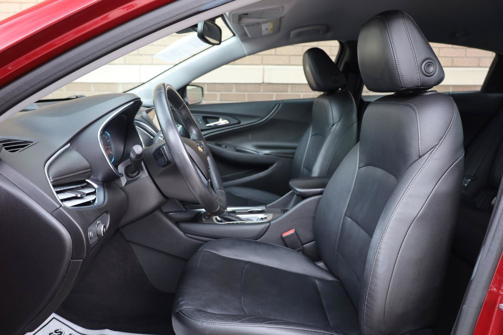 Used 2018 Chevrolet Malibu Hybrid w/ Leather Package FWD image 13