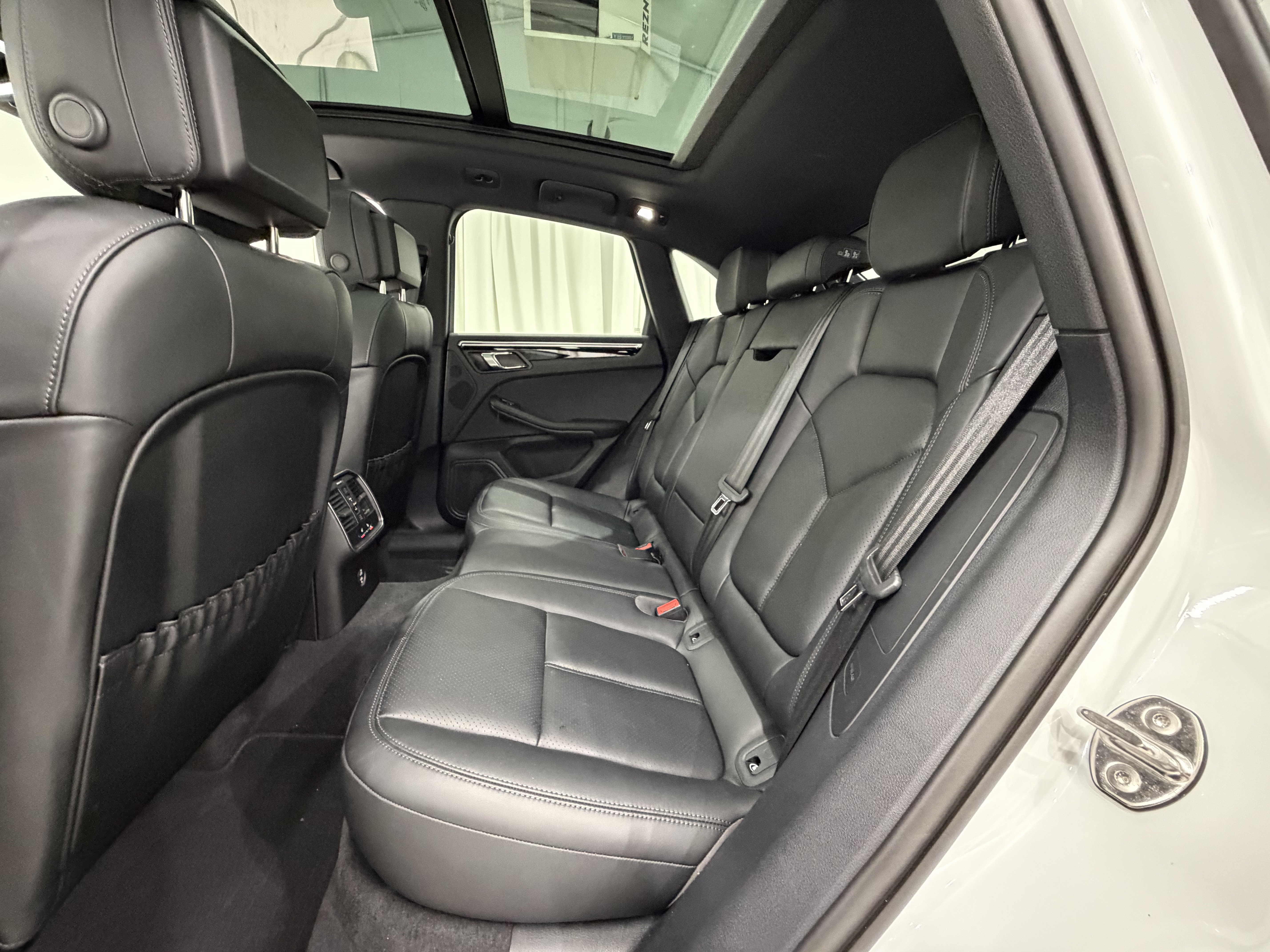 Certified 2024 Porsche Macan S AWD/4WD image 20