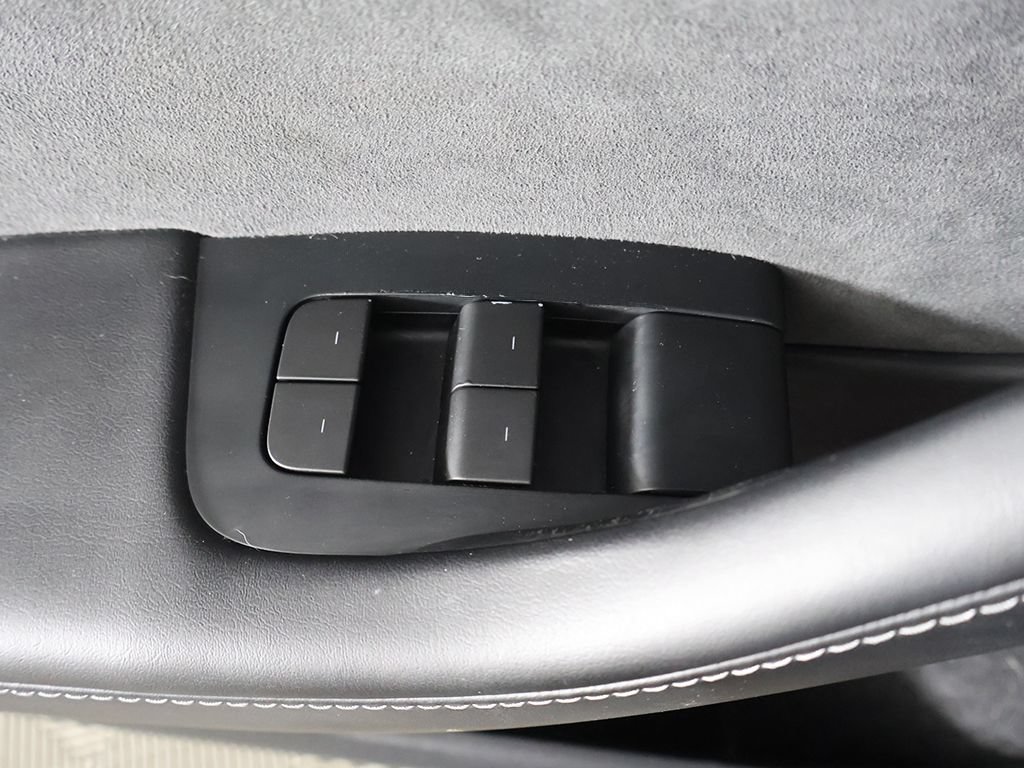 Used 2023 Tesla Model Y Long Range AWD/4WD image 39