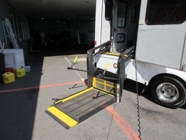Used 2013 Ford E-450 and Econoline 450 Super Duty w/ Shuttle Bus Prep Pkg RWD image 2