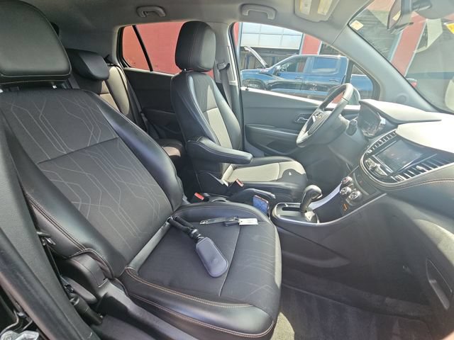 Used 2020 Chevrolet Trax LT w/ LT Convenience Package FWD image 30