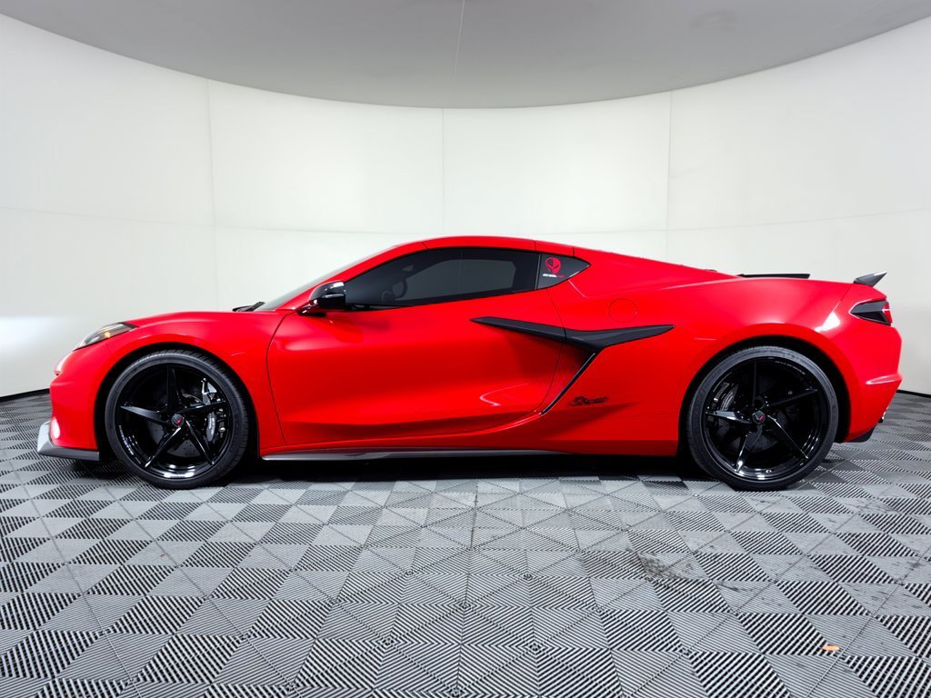 Used 2025 Chevrolet Corvette E-Ray w/ ZER Performance Package AWD/4WD image 2