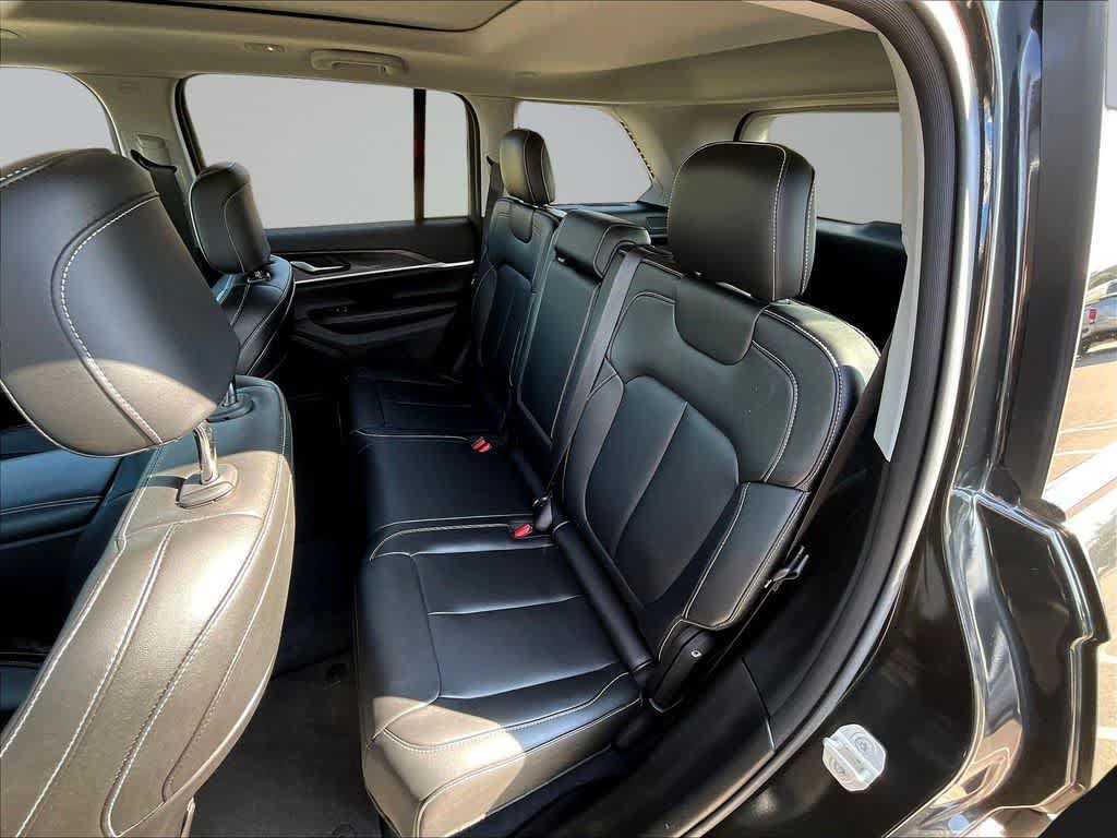 Used 2023 Jeep Grand Cherokee Limited w/ Trailer Tow Prep Group (B) AWD/4WD image 24