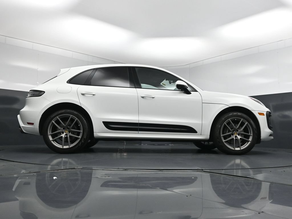 Certified 2025 Porsche Macan AWD/4WD image 27