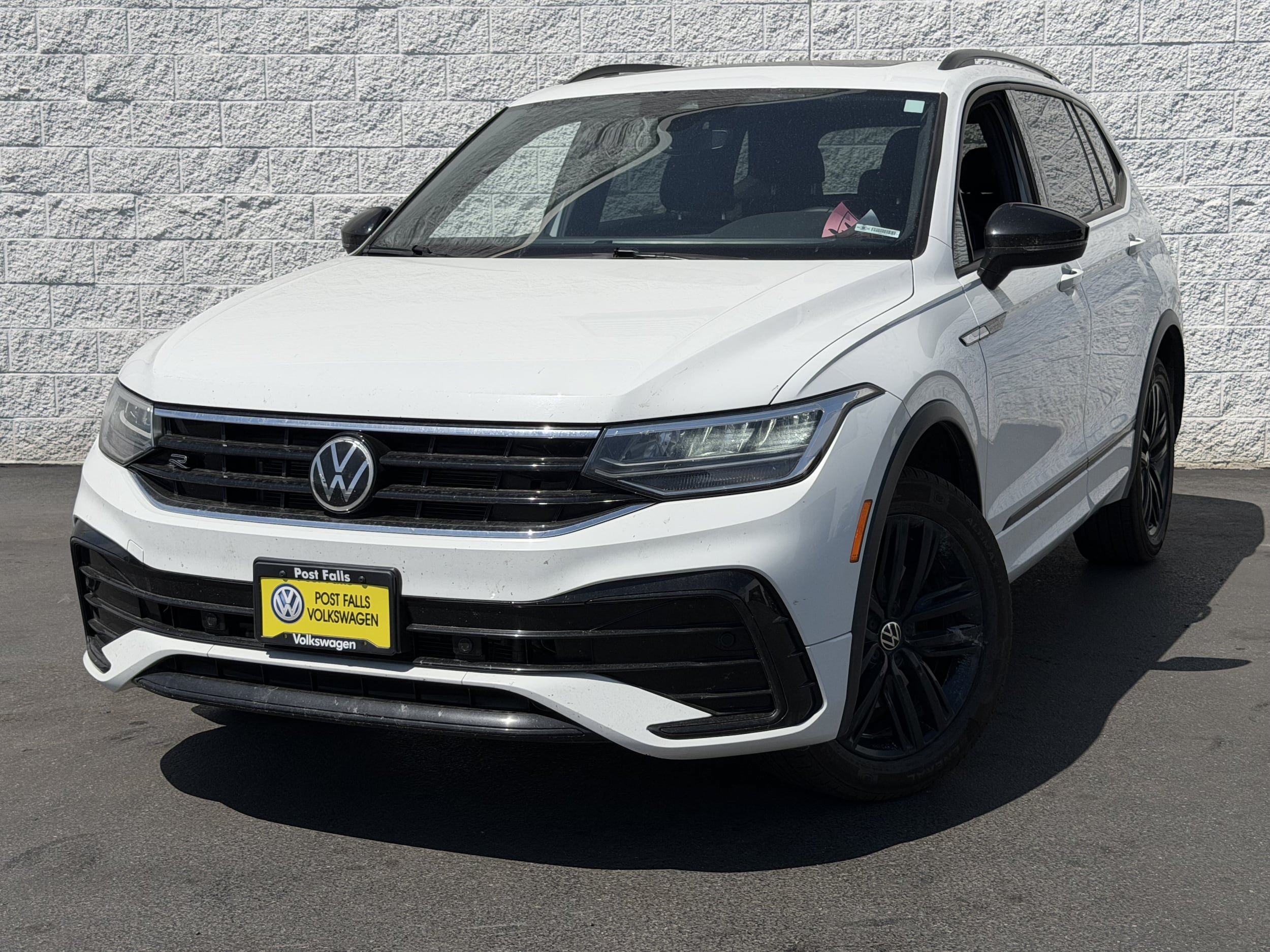Used 2022 Volkswagen Tiguan SE R-Line AWD/4WD image 3