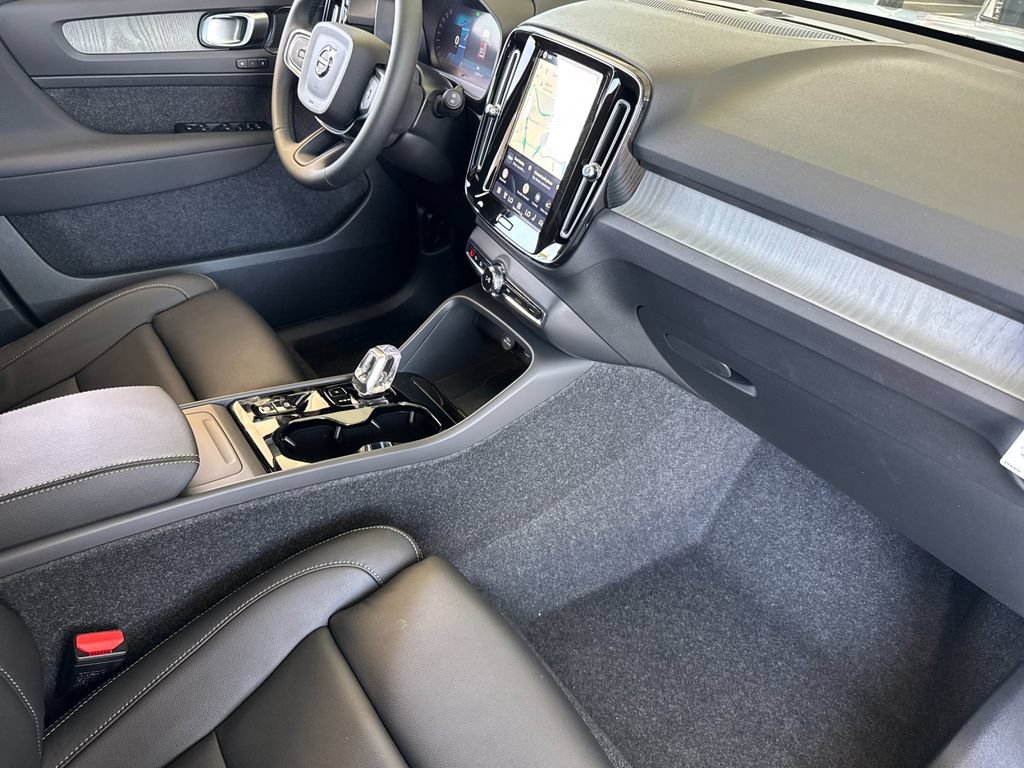 New 2026 Volvo XC40 B5 Plus w/ Climate Package AWD/4WD image 15