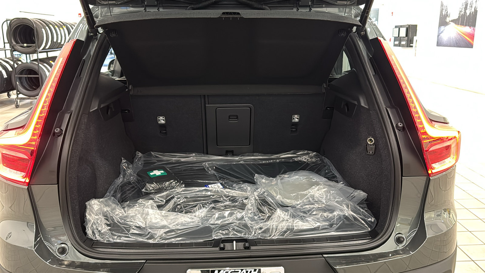 New 2026 Volvo XC40 B5 Plus w/ Protection Package Premier AWD/4WD image 29