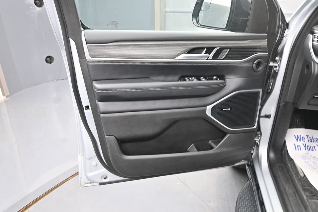 Used 2024 Jeep Wagoneer L Series II w/ Flexible Seating Group AWD/4WD image 14