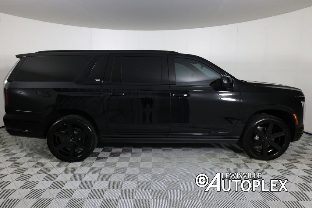 Used 2025 Cadillac Escalade ESV Sport AWD/4WD image 4