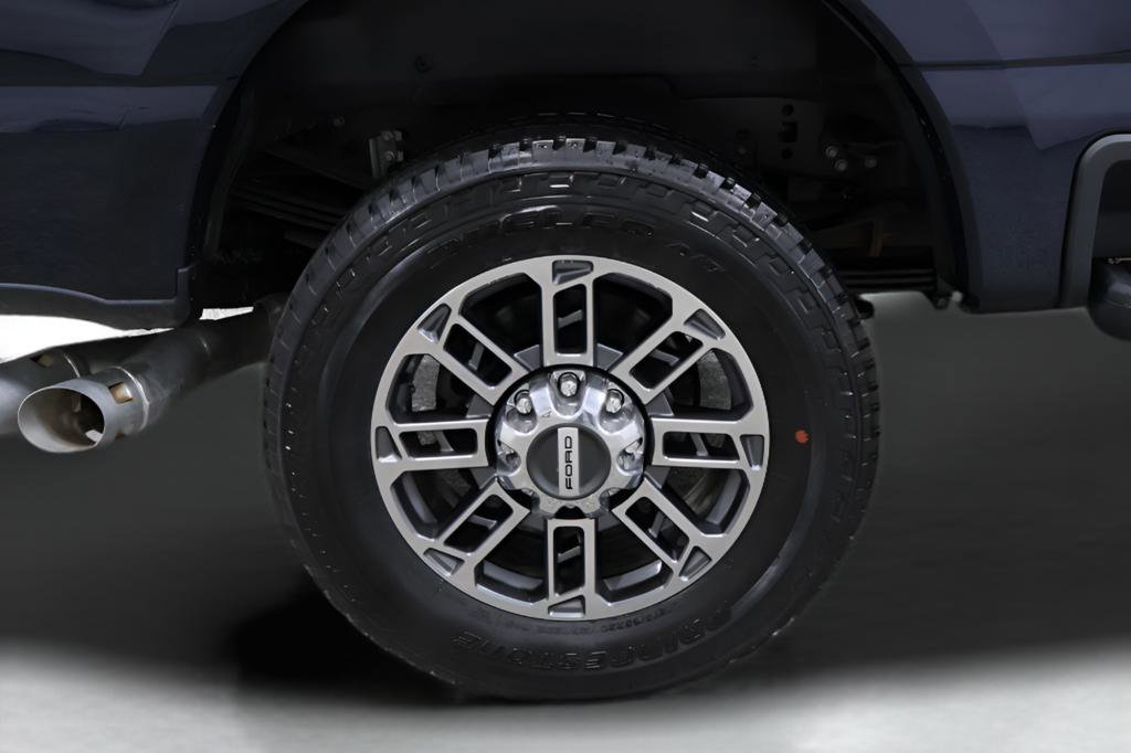 Used 2025 Ford F250 Platinum w/ Platinum Plus Package image 39