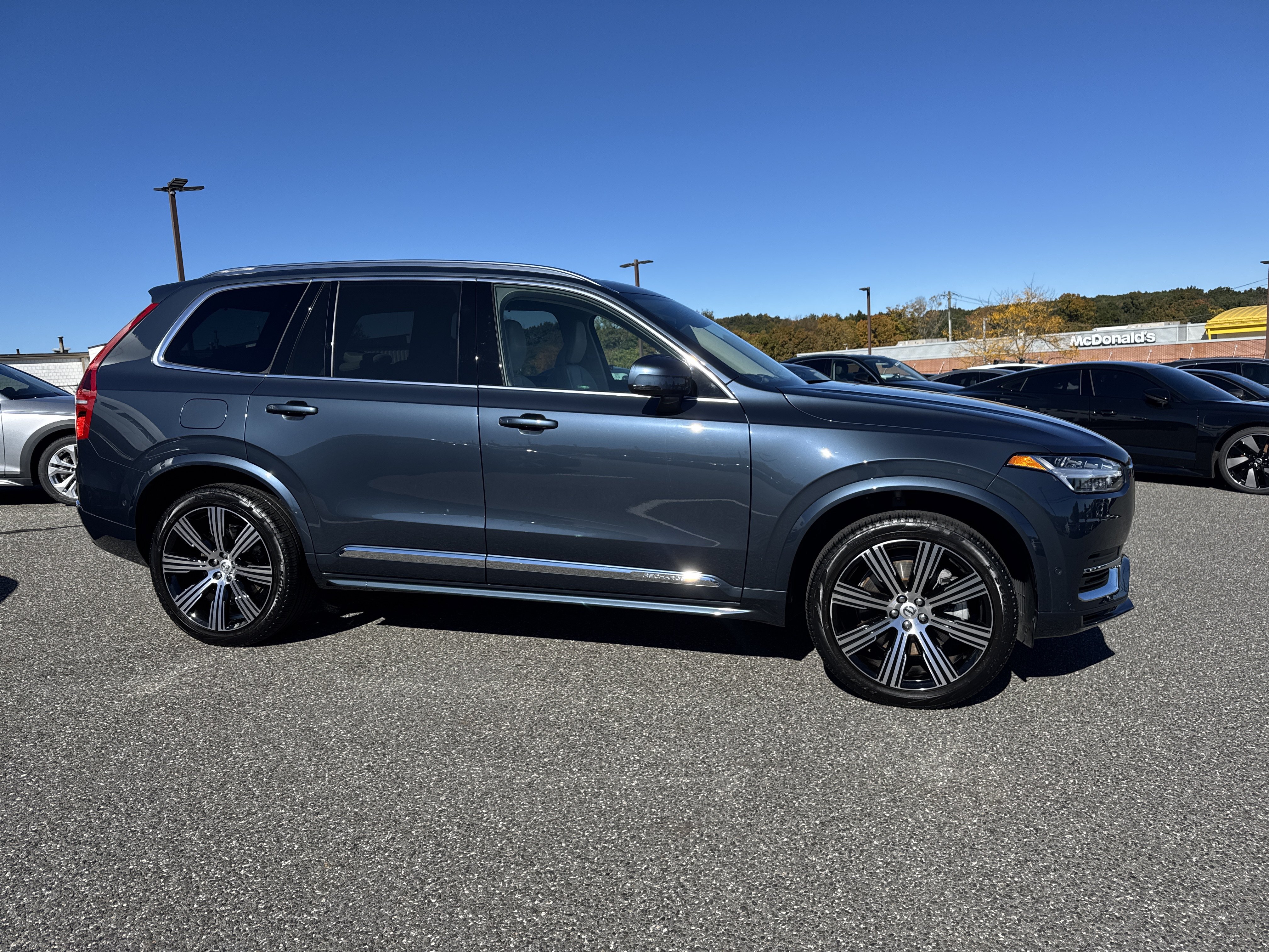 Certified 2024 Volvo XC90 T8 Ultimate w/ Lounge Package AWD/4WD image 2