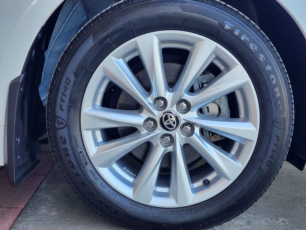 Used 2025 Toyota Corolla LE w/ LE Premium Package image 4