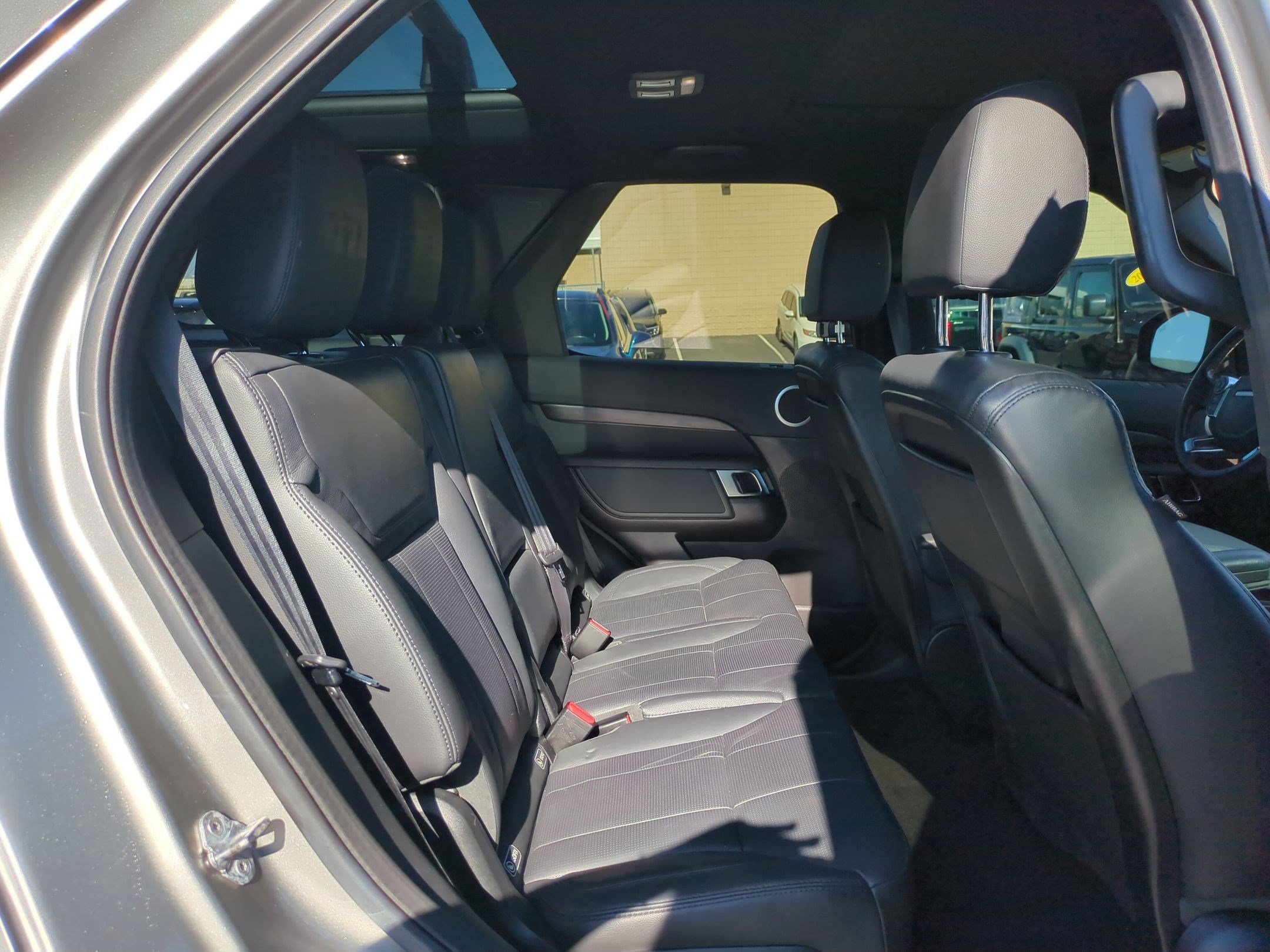 Used 2018 Land Rover Discovery HSE AWD/4WD image 33
