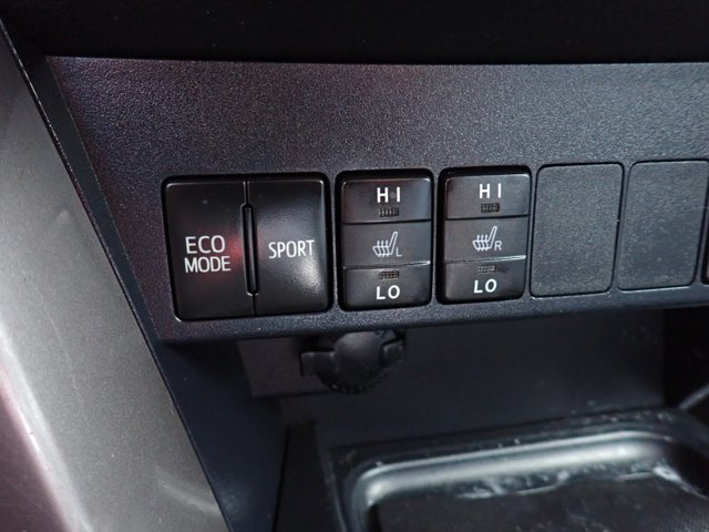 Used 2018 Toyota RAV4 XLE AWD/4WD image 19