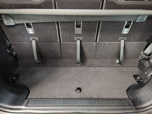 New 2026 Land Rover Defender 130 X-Dynamic SE image 33