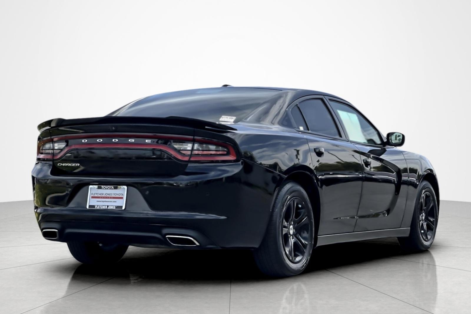 Used 2020 Dodge Charger SXT image 5