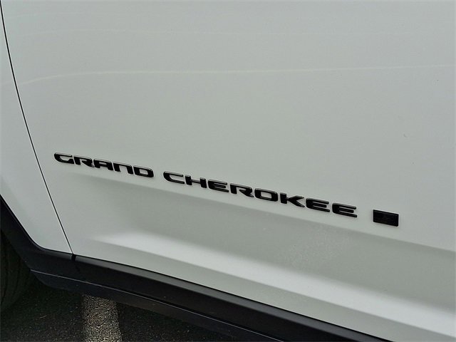 Used 2024 Jeep Grand Cherokee Altitude image 19