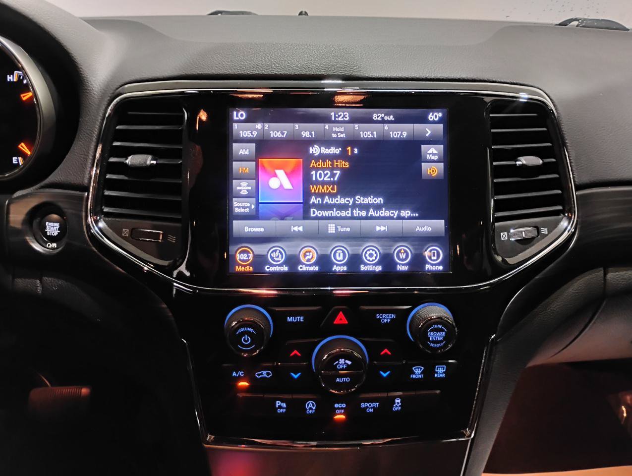 Used 2021 Jeep Grand Cherokee Laredo X RWD image 16