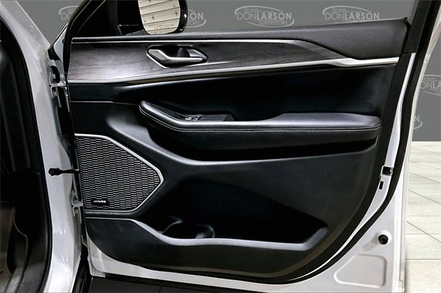 Used 2021 Jeep Grand Cherokee L Limited image 12