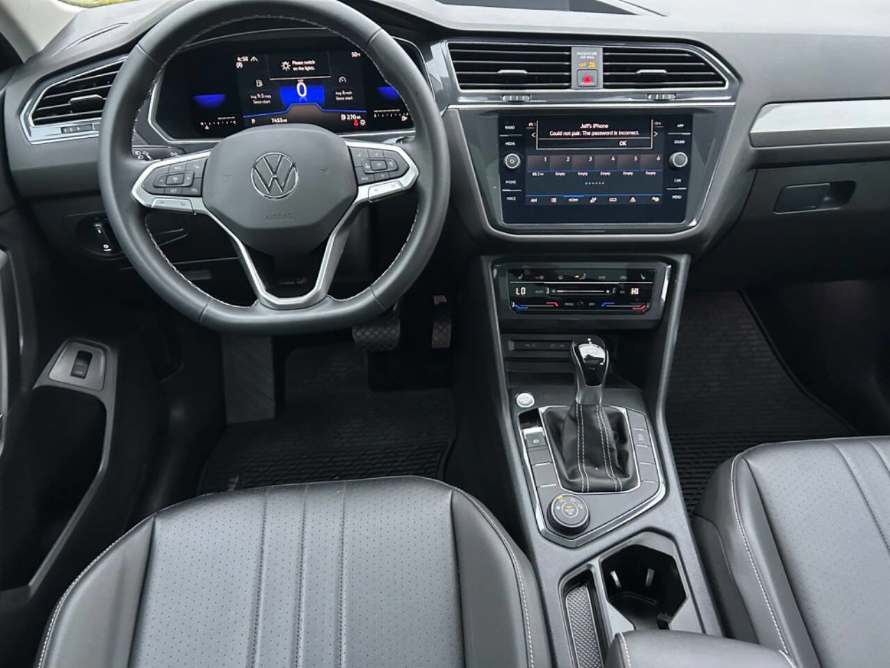 Used 2022 Volkswagen Tiguan SE image 32