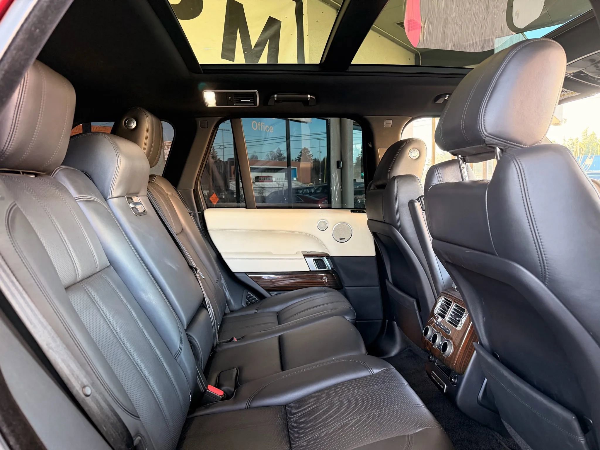 Used 2016 Land Rover Range Rover Supercharged image 8